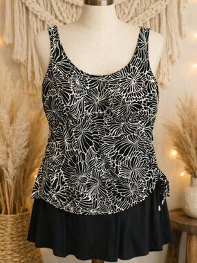 Maxine Of Hollywood Black White Floral Skirted Swimsuit Plus 20W Modest Resort